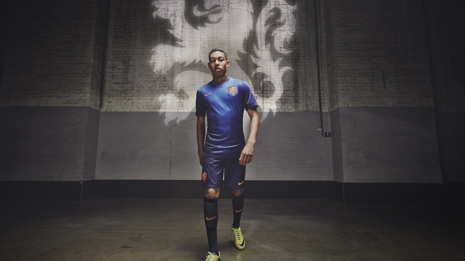 开云体育平台-中国足球青少年训练营吸引更多优秀少年参与,中国足球青少年足球队