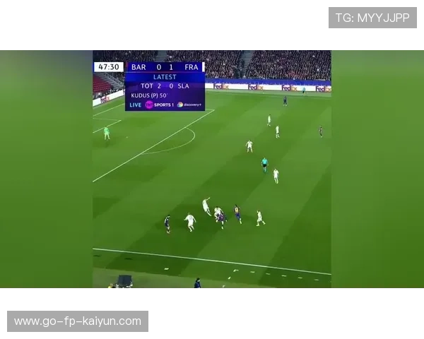 巴萨中场一脚直塞，佩德里带球推进形成破门