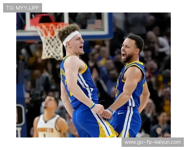 库里连续助攻制造空位，勇士多人得分上双